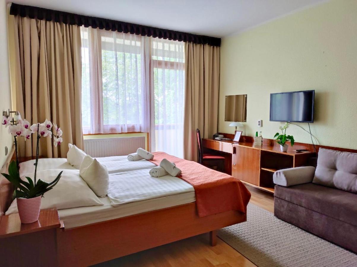 Apartman Hotel Buk Luaran gambar