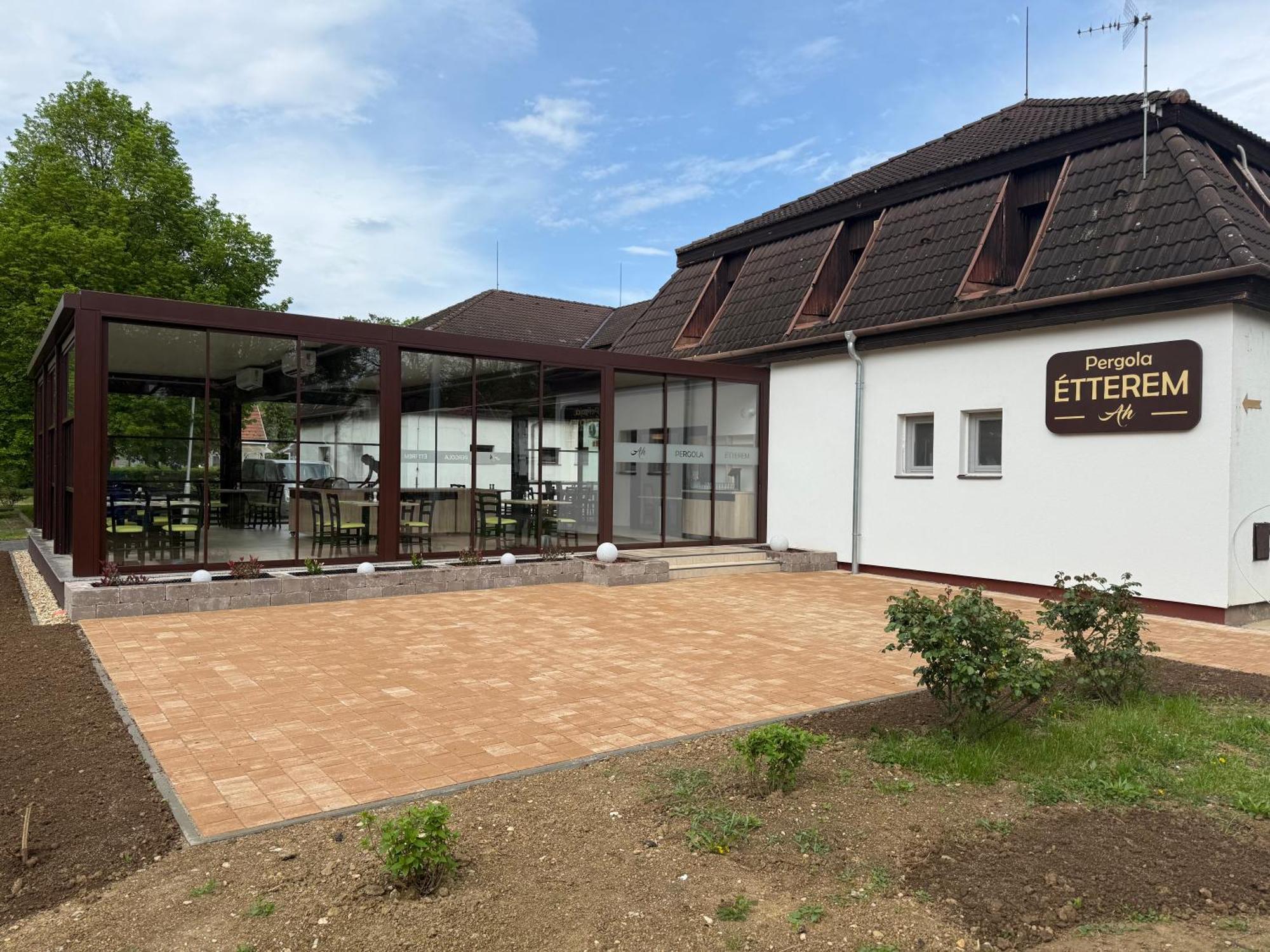 Apartman Hotel Buk Luaran gambar