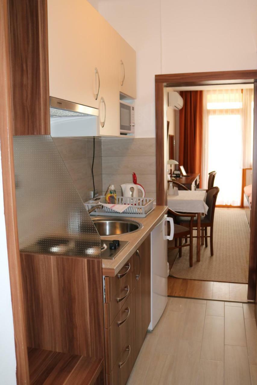 Apartman Hotel Buk Luaran gambar