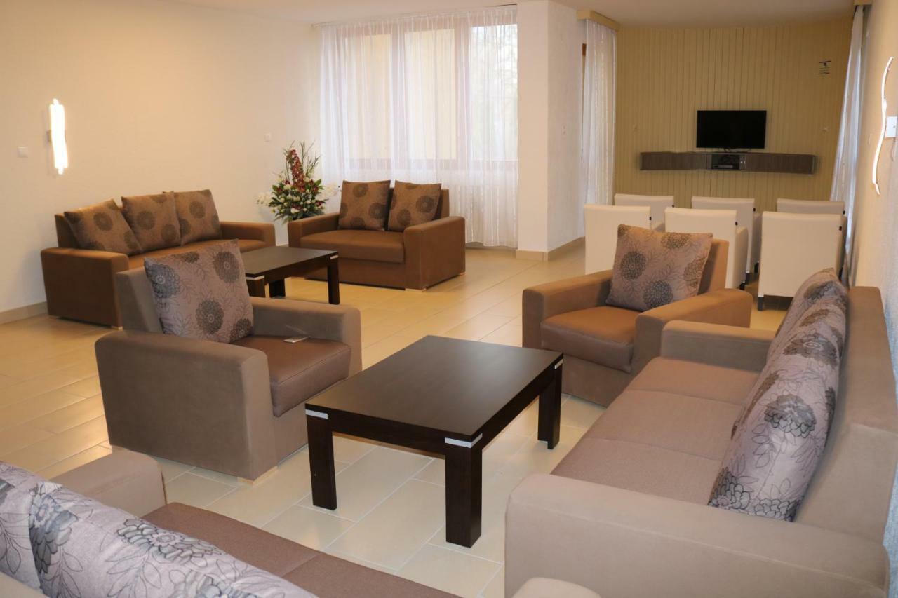 Apartman Hotel Buk Luaran gambar