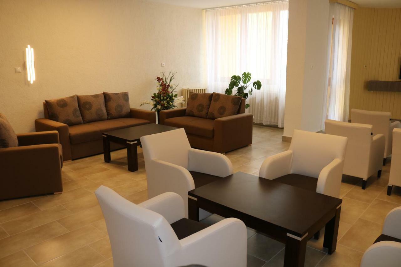 Apartman Hotel Buk Luaran gambar