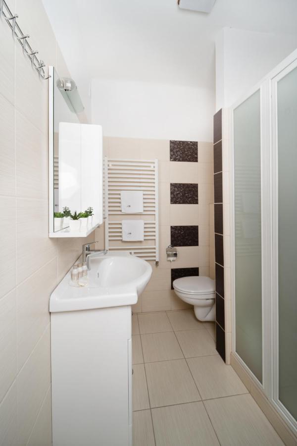 Apartman Hotel Buk Luaran gambar